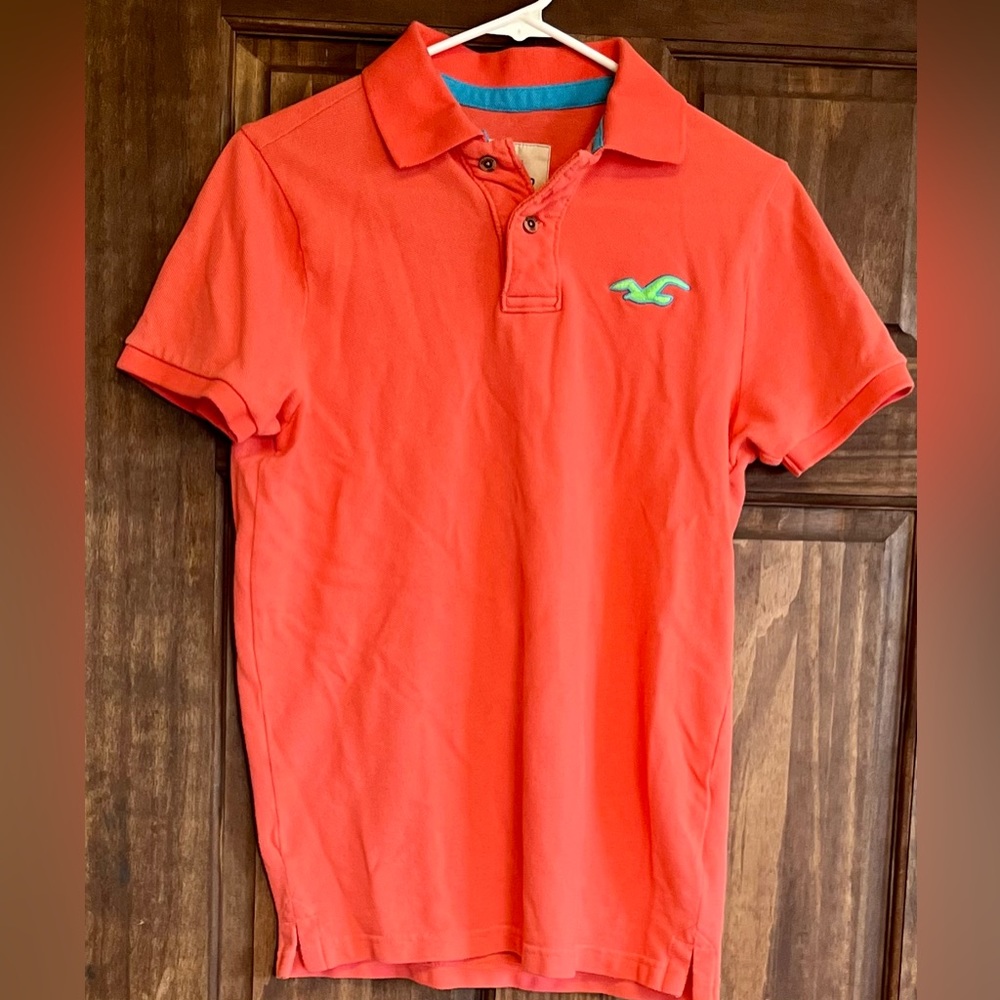 Large Sized Bright Pink/Peach Colored Men’s Hollister 2 Button Polo Shirt